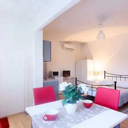 Apartments Nika *